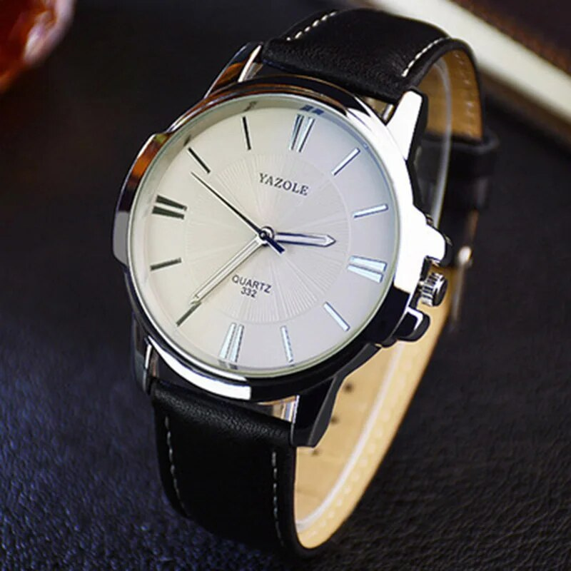 Montre de luxe en cuir et verre bleu