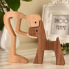 Sculpture en bois d'un homme et d'un chien