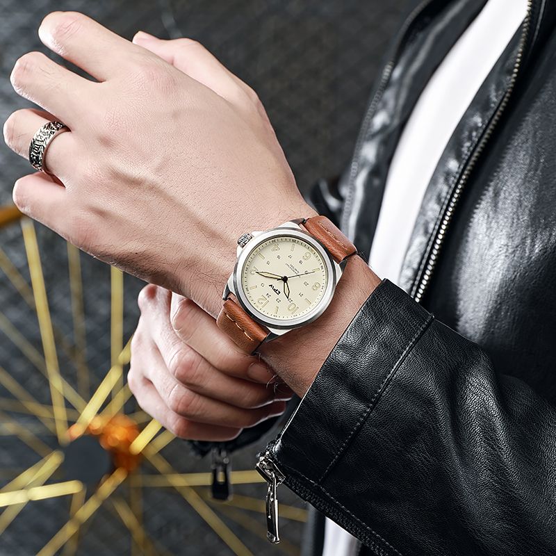 Montre classique moderne