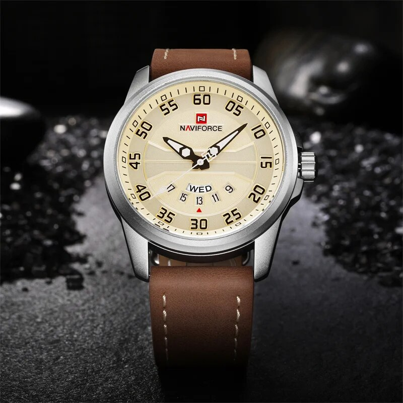 Montre à quartz avec bracelet en cuir