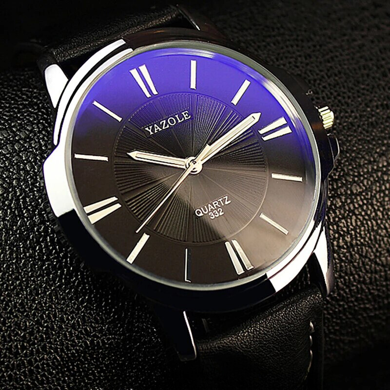 Montre de luxe en cuir et verre bleu