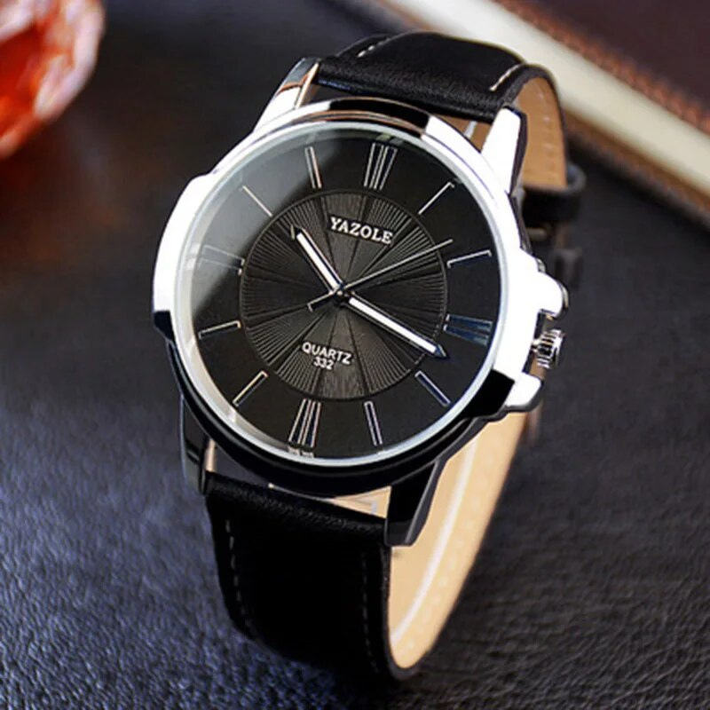 Montre de luxe en cuir et verre bleu