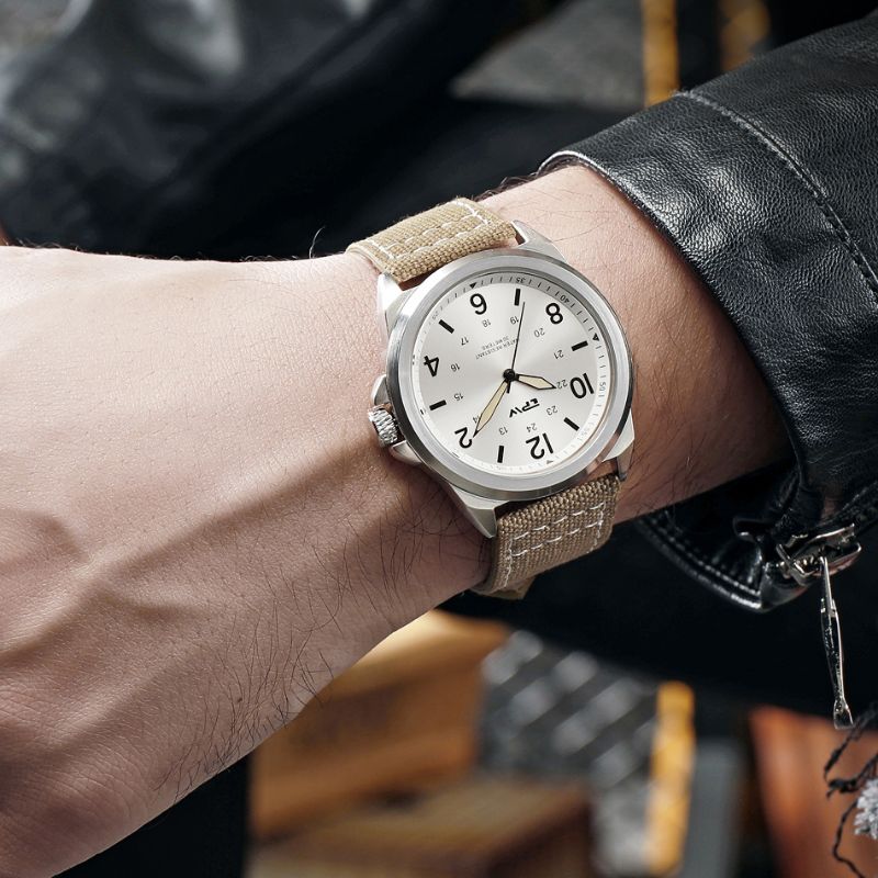 Montre classique moderne