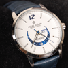 Elégante montre Moonphase