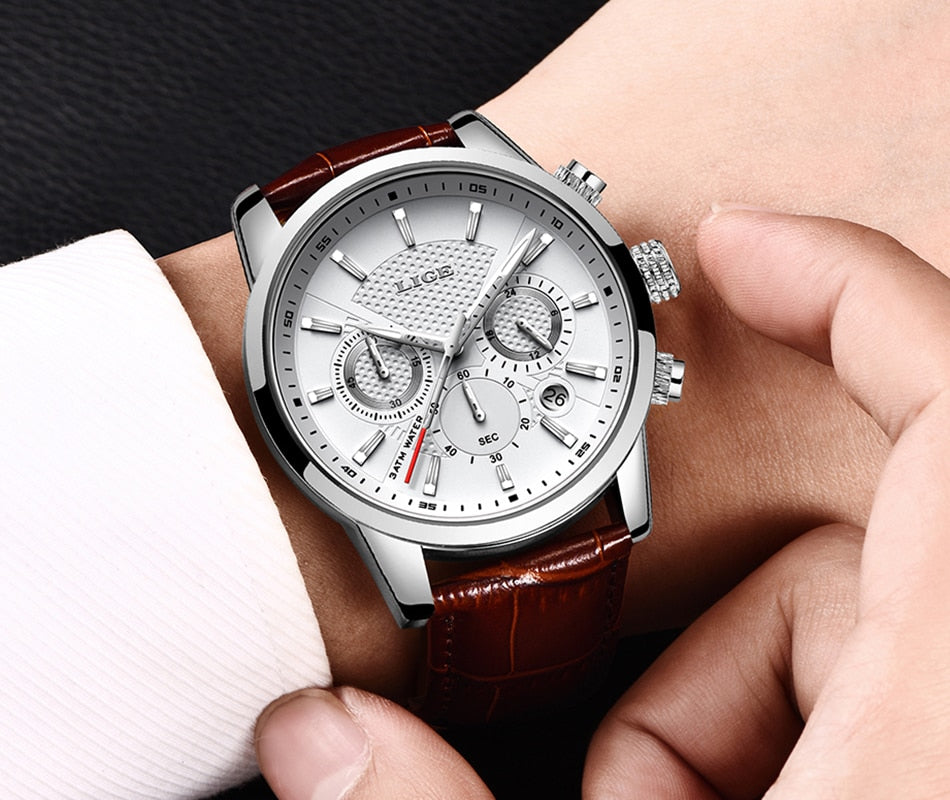 Montre militaire en cuir à la mode